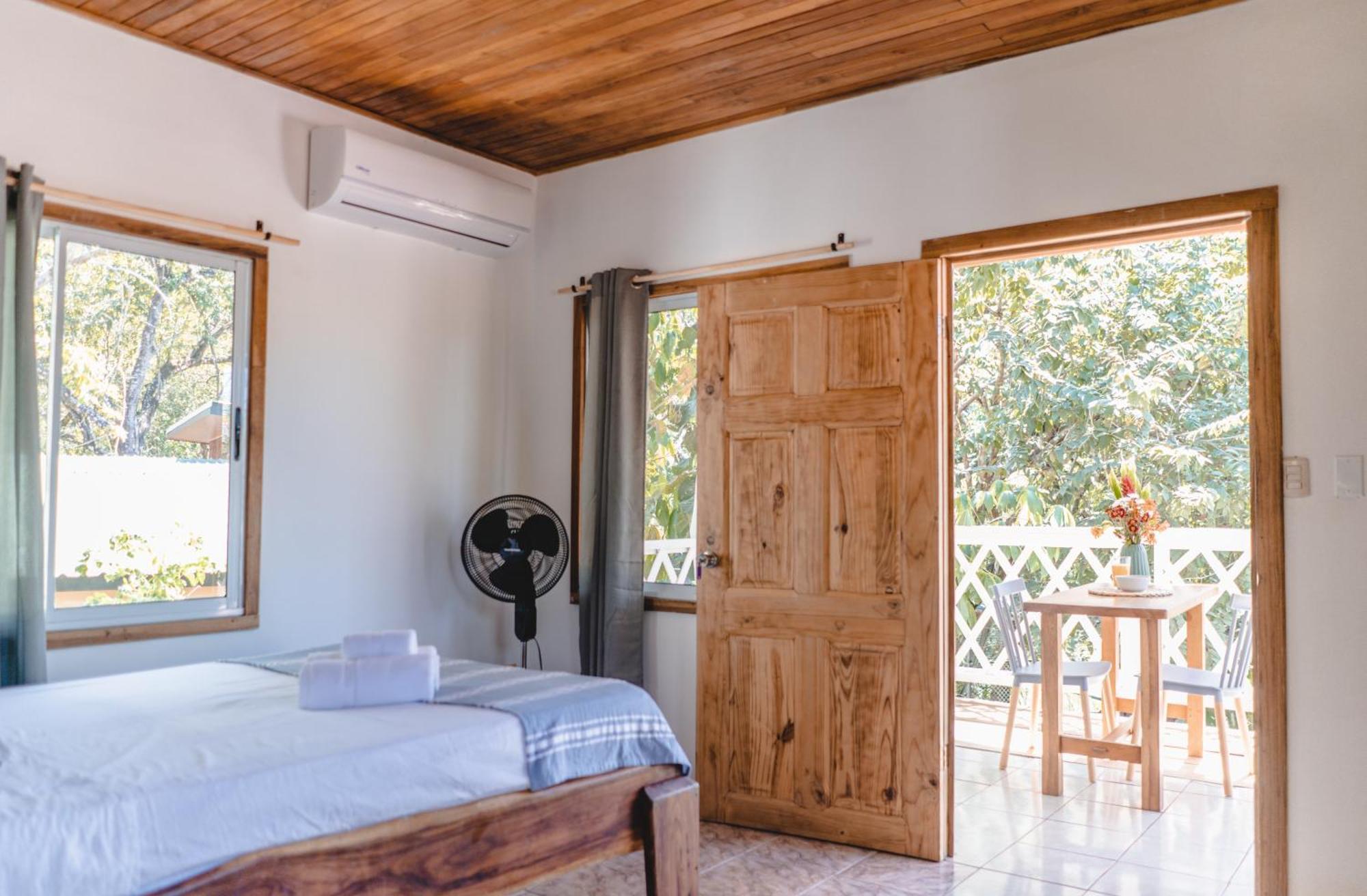 Cuatro Vientos Lodge & Apartments - Mal Pais, Costa Rica Playa Santa Teresa  Værelse billede